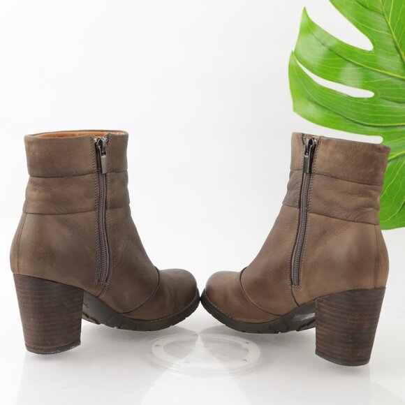 Clarks Womens Mission Zelle Boot Size 6 Brown Leather Block Heel Lug Sole Comfy - Picture 7 of 11